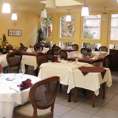 Hotel L' Ecu Montbard Eksteriør billede